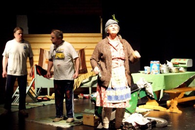 . . .kummastelua. . .