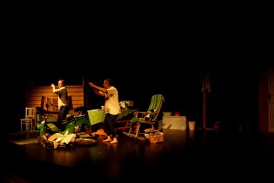 . .ja jopa hieman yll�tt�v�� tanssia. .