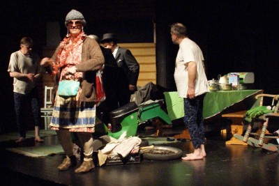 . . . hauskuutta . . .