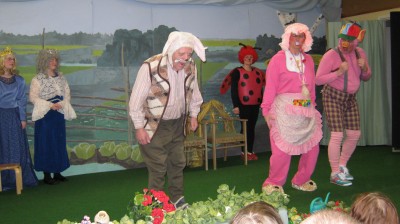 Lastenn�ytelm� Lustikutrin koulup�iv�