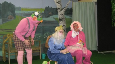 Lastenn�ytelm� Lustikutrin koulup�iv�.