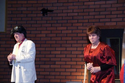 Hyv�s��risi� naisia